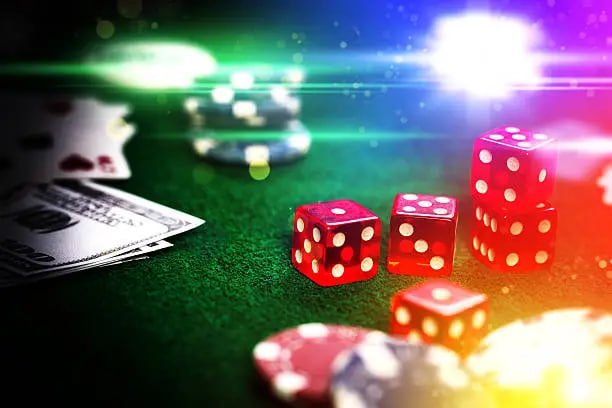 Antarmuka pemain dengan data meja dan statistik real-time Antarmuka pemain Texas Poker tinari dengan informasi meja real-time